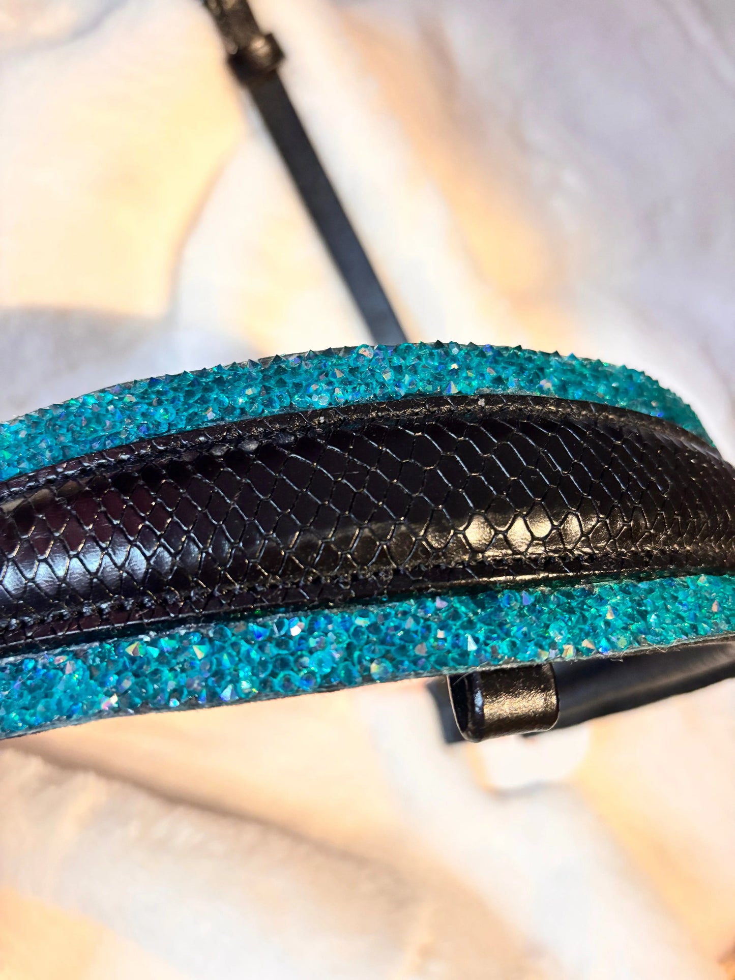 Black Venom Aqua Nasenriemen mit Sperrriemen CR-Harmonyequestrian