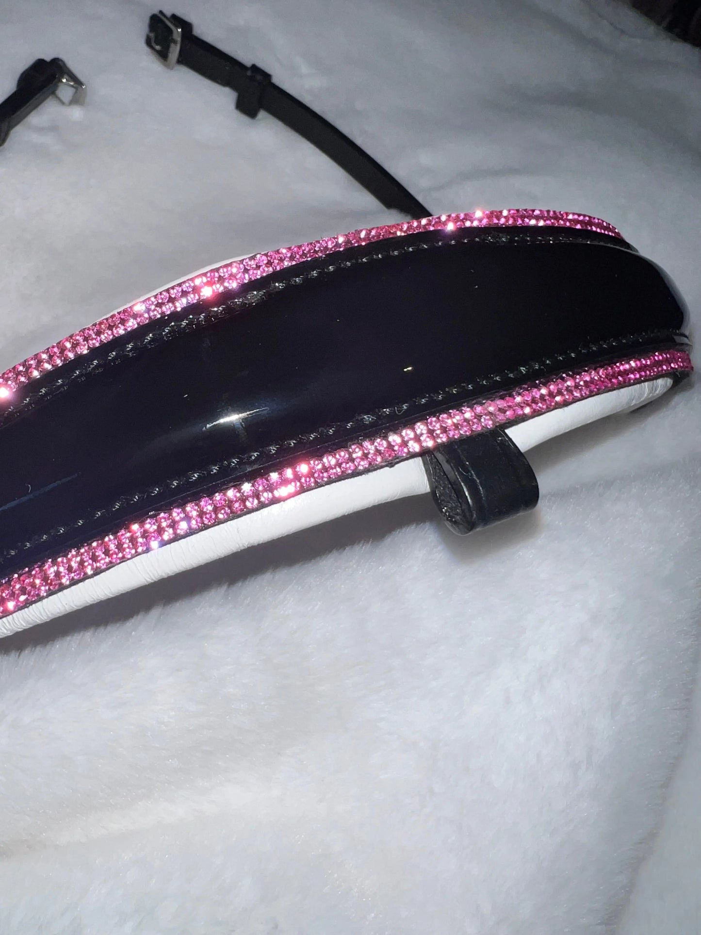 Nasenriemen Lackleder mit rosa Kristallen CR-Harmonyequestrian