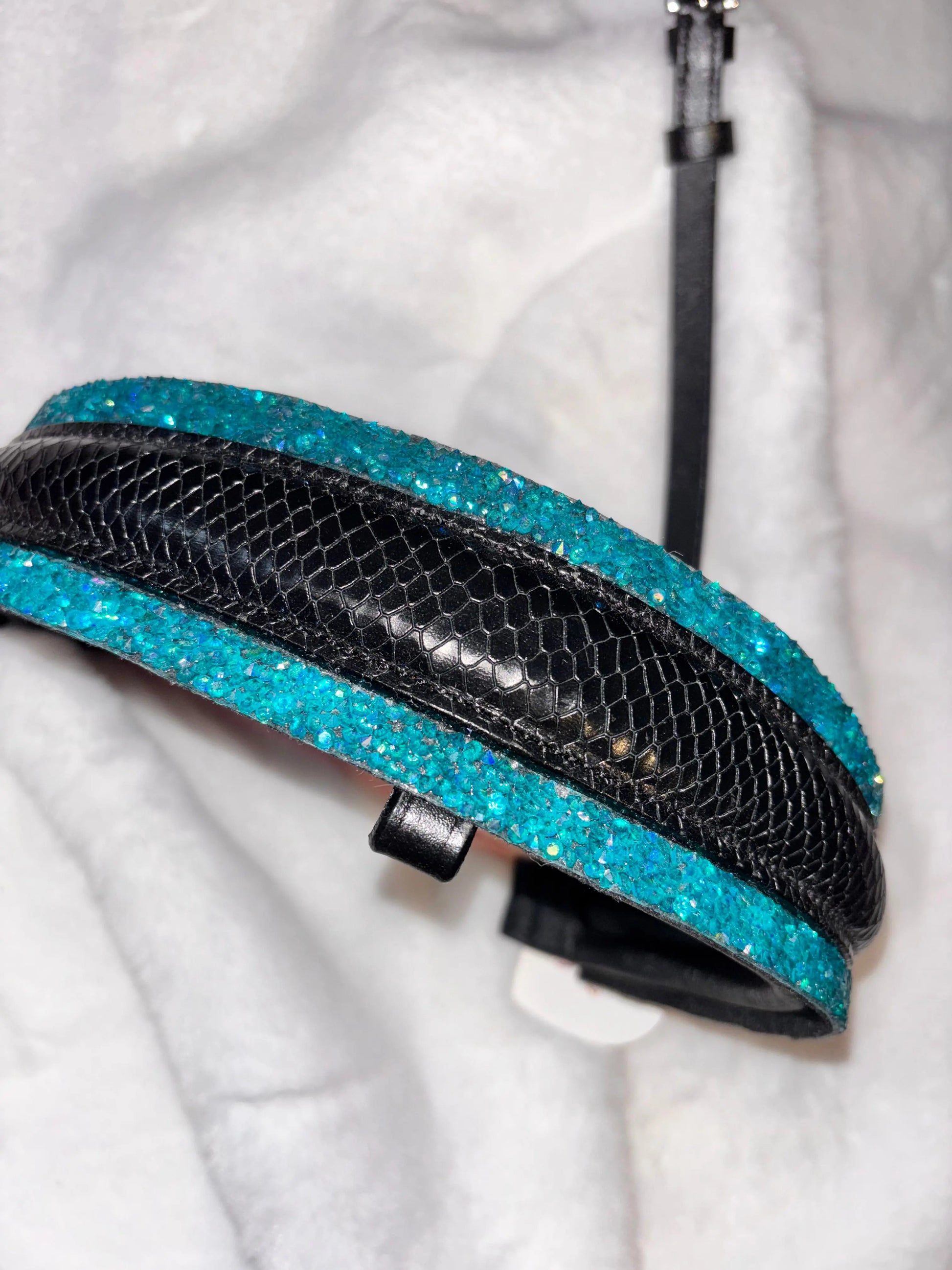 Black Venom Aqua Nasenriemen mit Sperrriemen CR-Harmonyequestrian