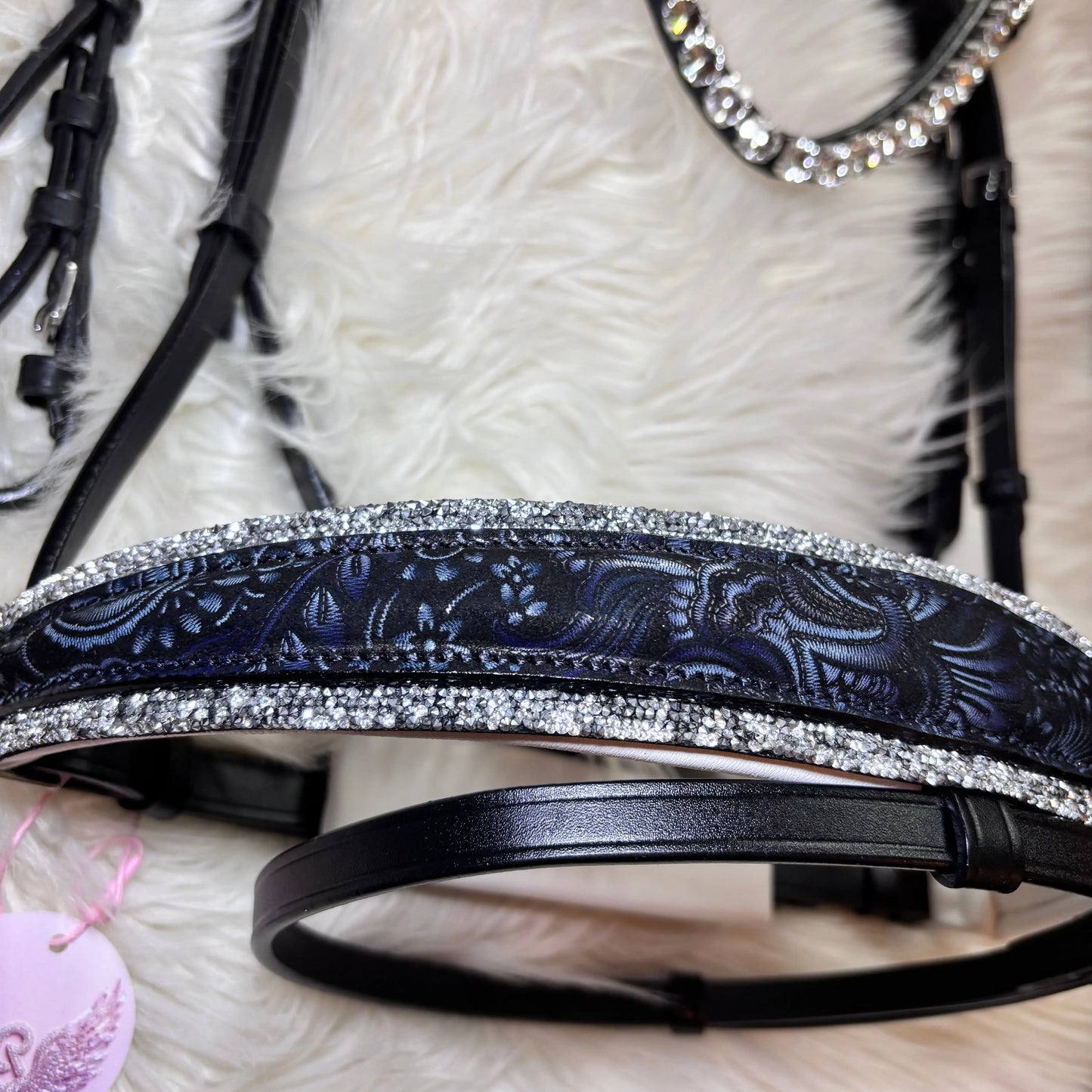 Blu Fiore - Florale Eleganz trifft klassischen Komfort – deine Trense mit Wow-Effekt. CR-Harmonyequestrian