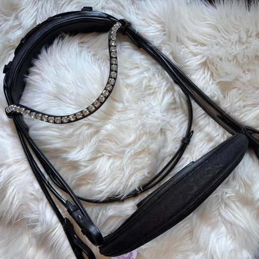 Kandare „Black Bloom“ – rundgenäht & elegant mit Blumenmuster CR-Harmonyequestrian