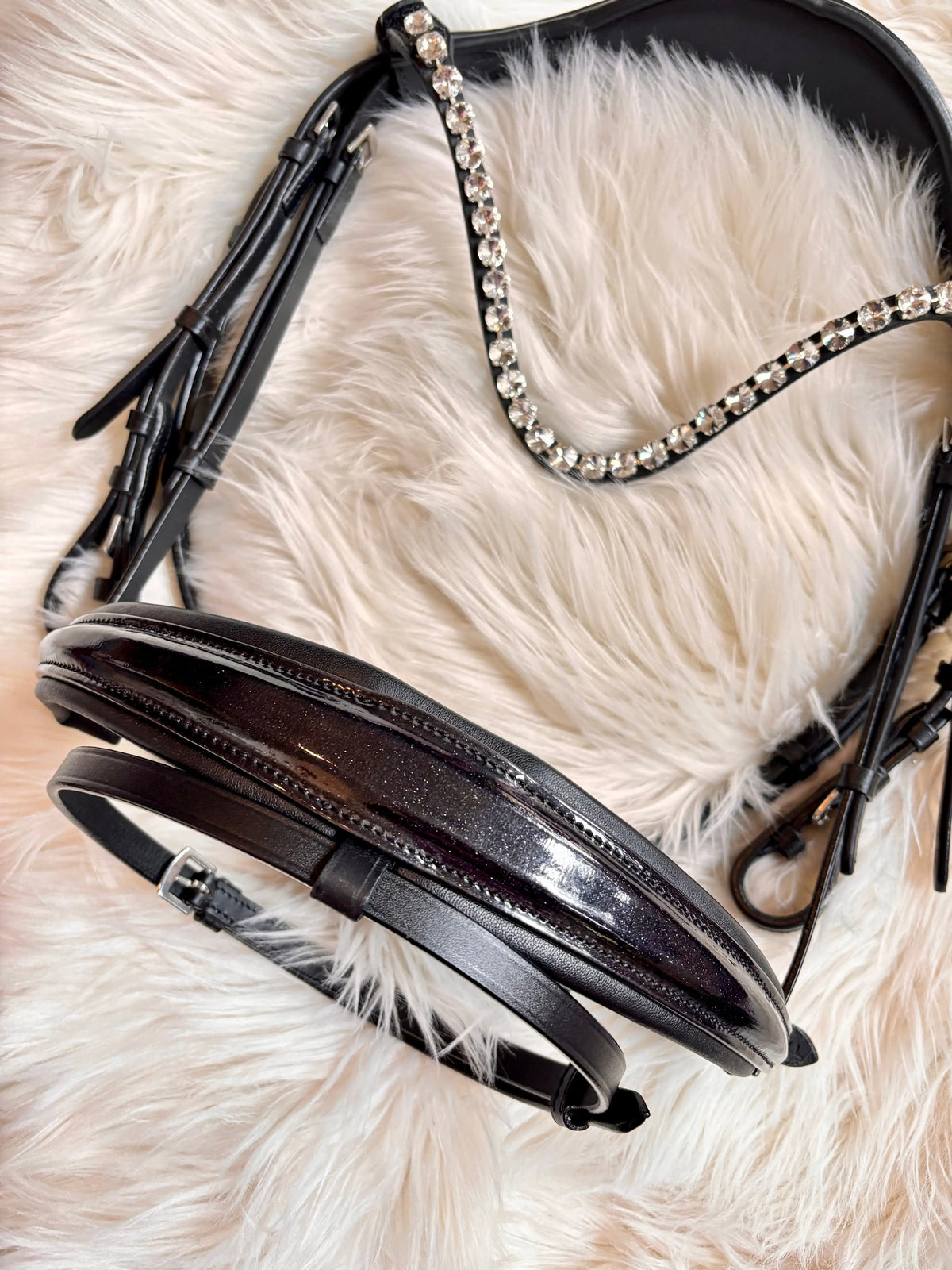 Trense Sparkle glitterende lak, med hvidt eller sort underlag - CR-Harmonyequestrian