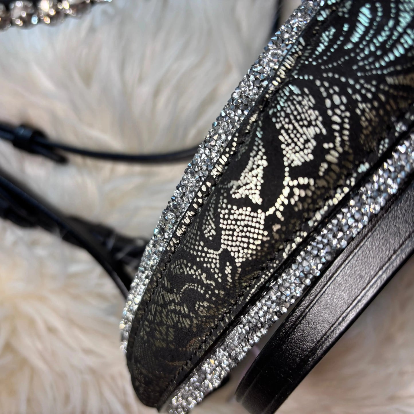 Trense „Silver Lace“ – 4 Reihen Crystal Rocks & edles Lace-Design CR-Harmonyequestrian