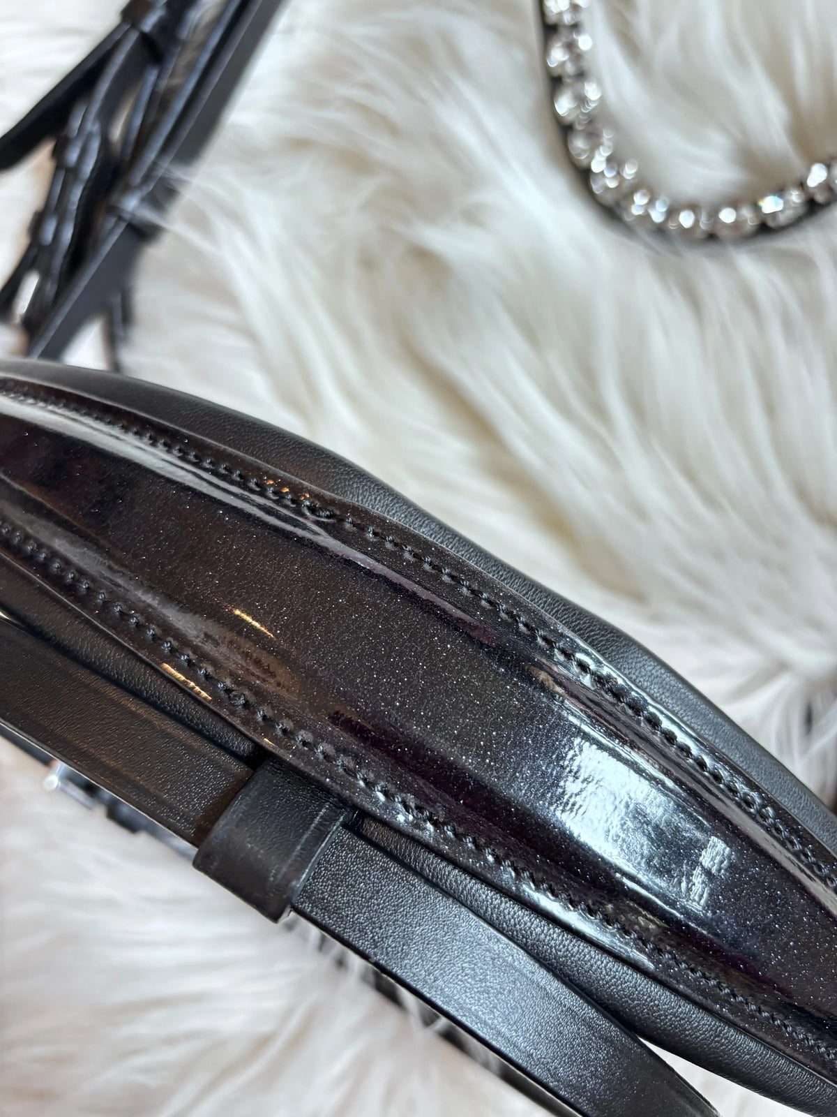 Trense Sparkle glitterende lak, med hvidt eller sort underlag - CR-Harmonyequestrian