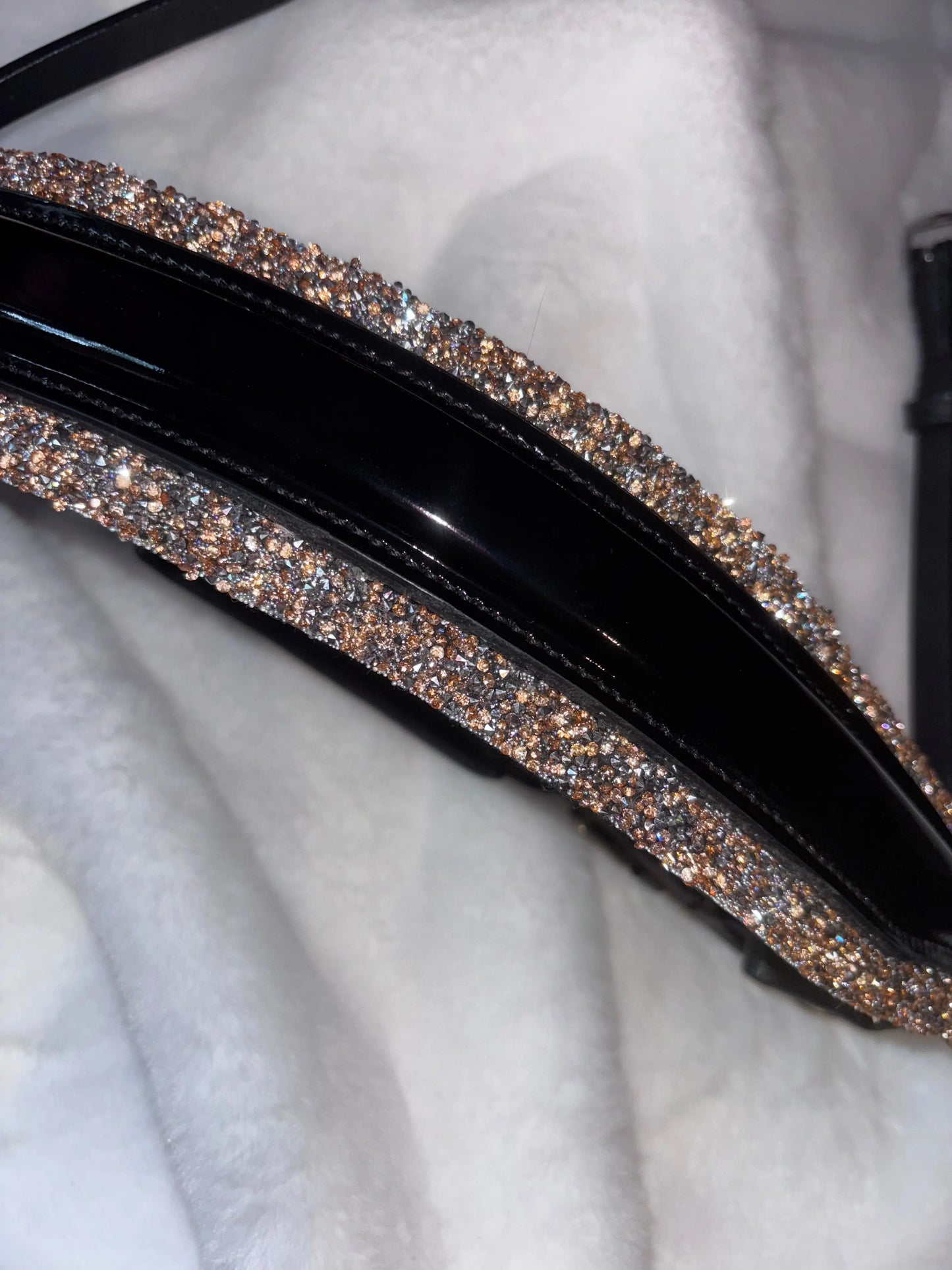 Nasenriemen Lackleder mit Crystal Rocks in Bronze-Silver – edler Glanz für höchste Ansprüche CR-Harmonyequestrian