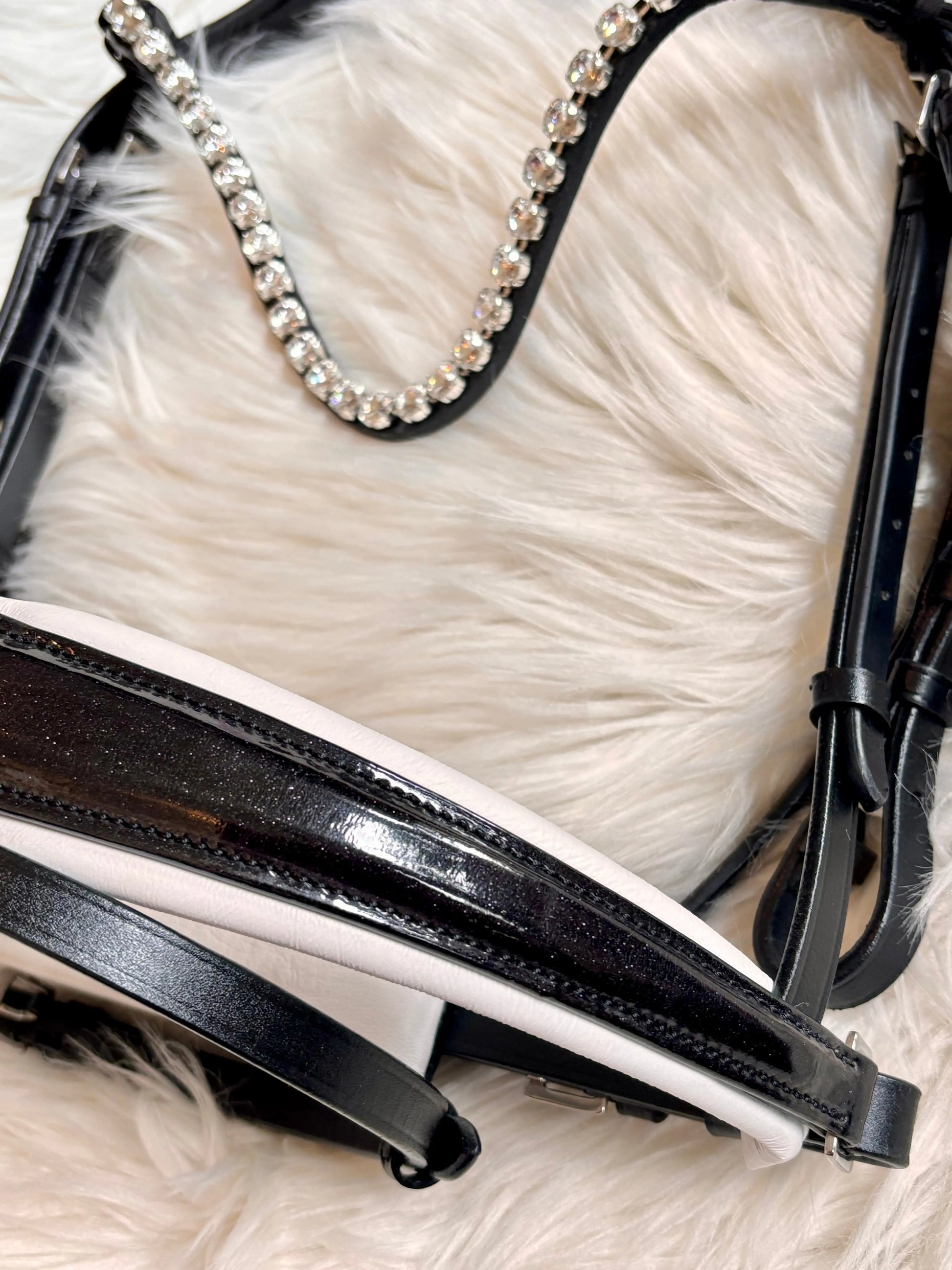 Trense Sparkle glitzernder Lack, weiß oder schwarz unterlegt - CR-Harmonyequestrian