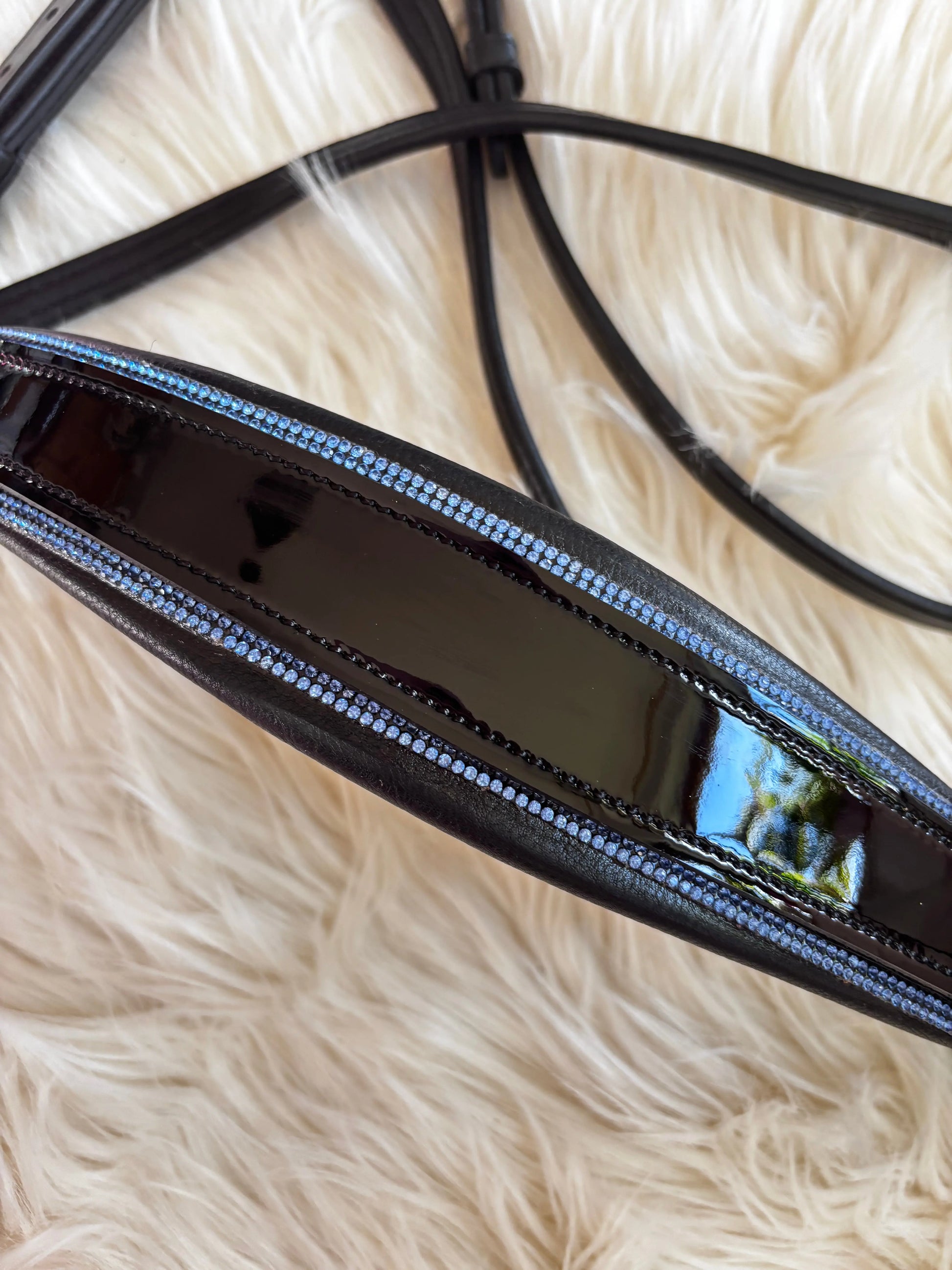 Gebisslose Lack Trense mit Glitzerpad Crystal L.Blue & Slim Stirnriemen in Warmblut XL - CR-Harmonyequestrian