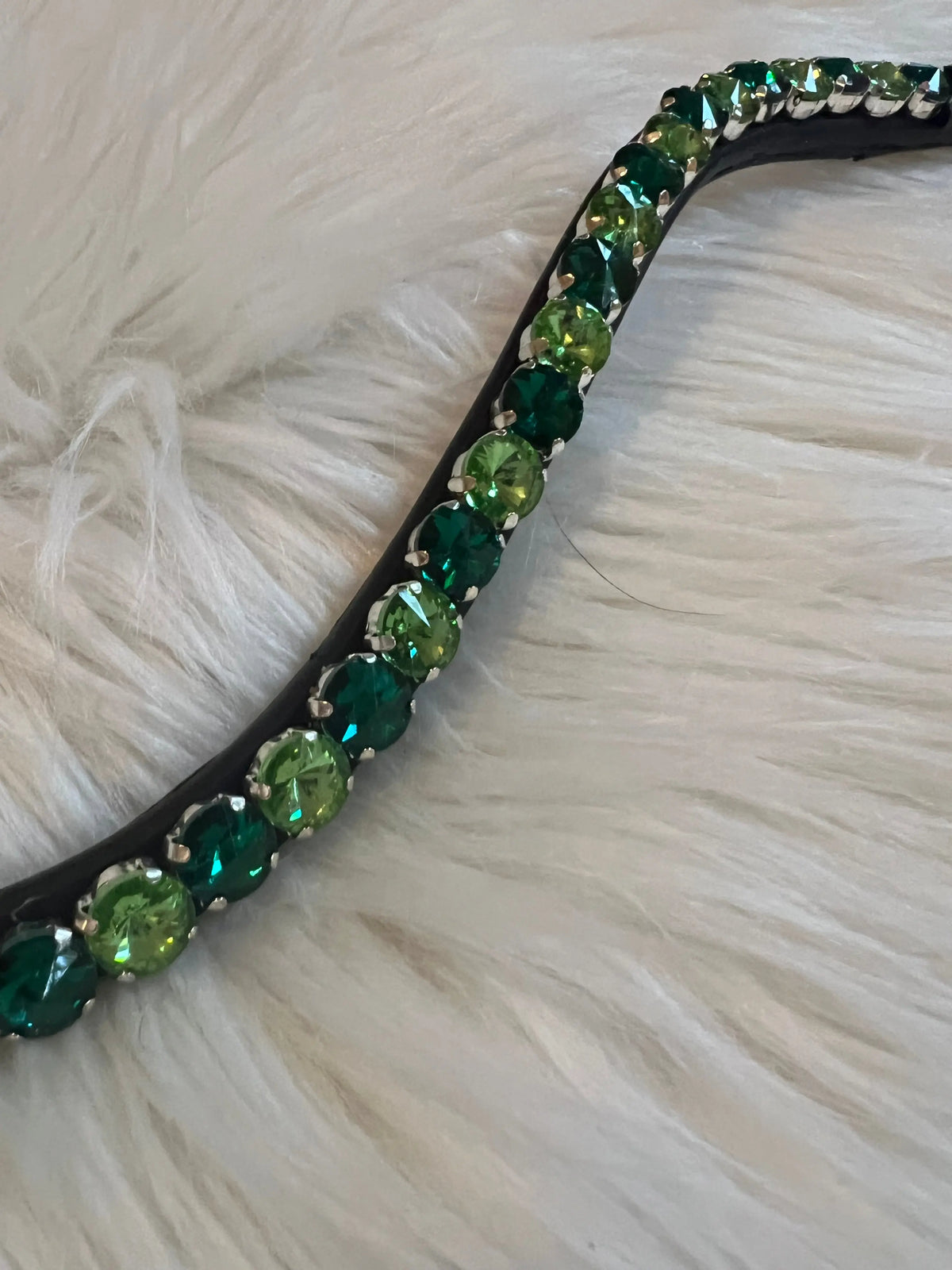 Emerald Dream Stirnriemen Crystal-Detail Nahaufnahme