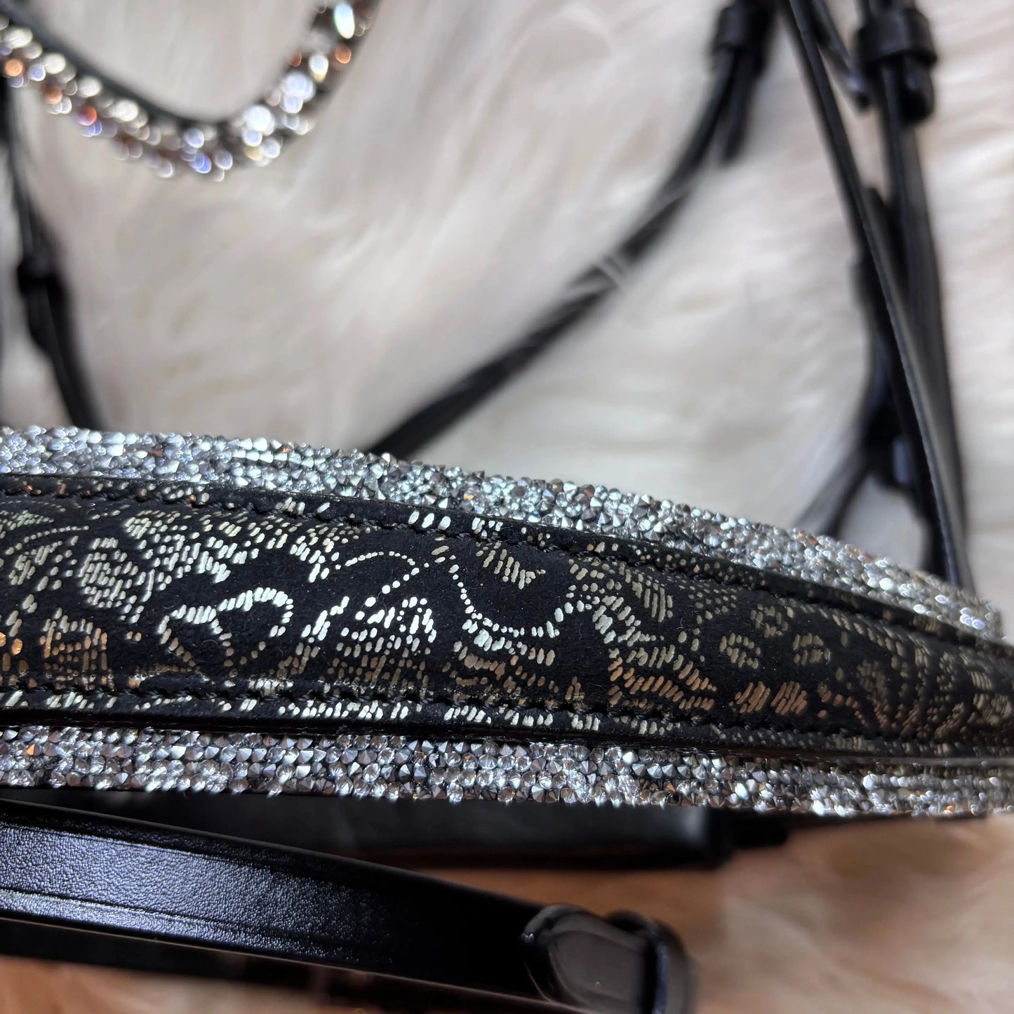 Trense „Silver Lace“ – 4 Reihen Crystal Rocks & edles Lace-Design CR-Harmonyequestrian