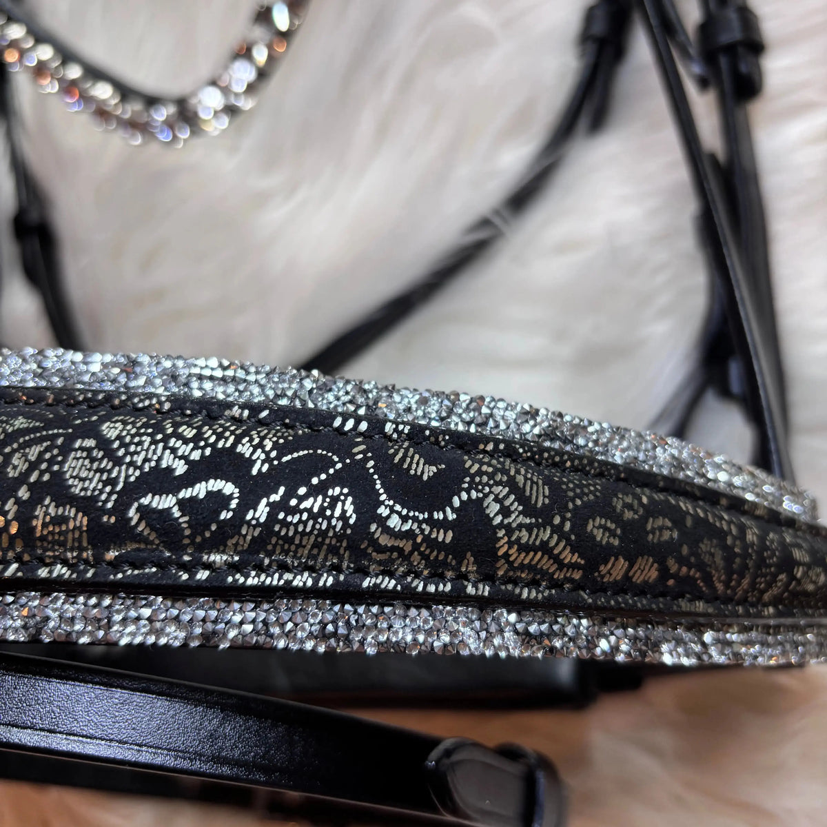 Trense „Silver Lace“ – 4 Reihen Crystal Rocks & edles Lace-Design CR-Harmonyequestrian