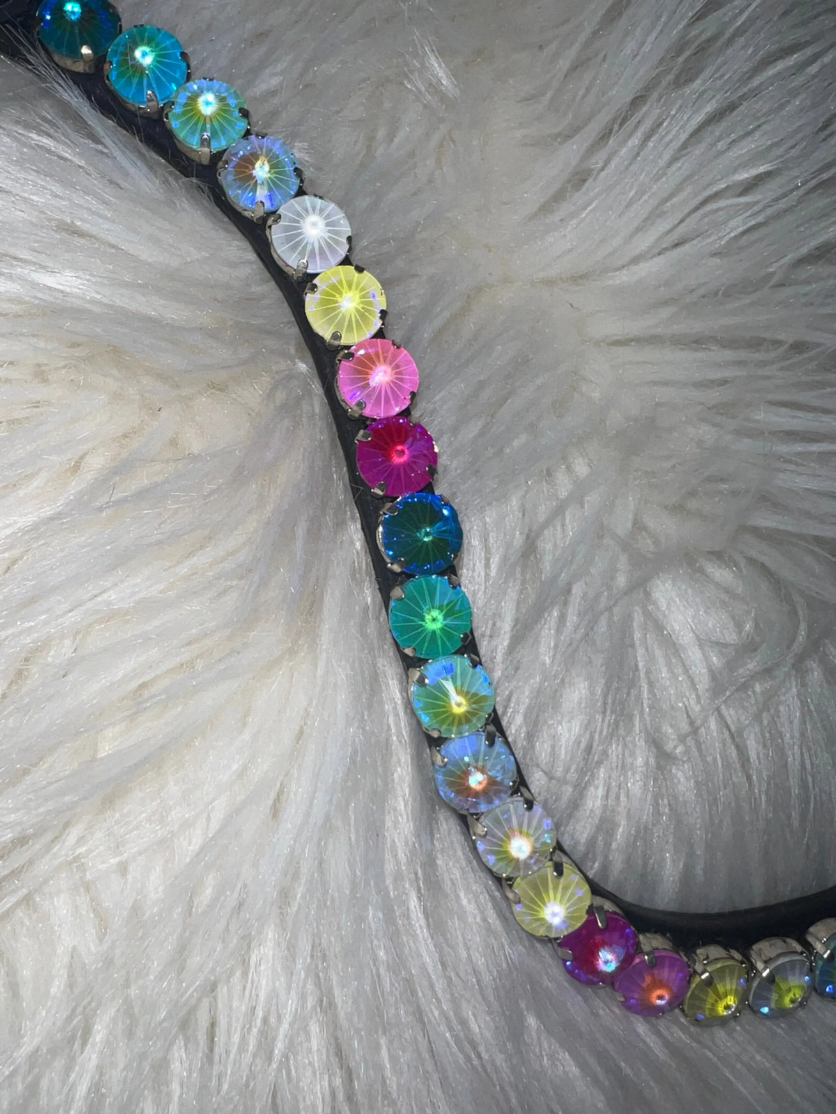 Opal Dream Stirnriemen Crystal-Detail Nahaufnahme