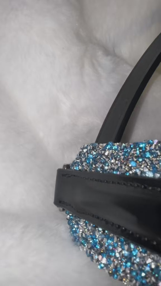 Nasenriemen Lackleder mit Crystal Rocks Ice Blue und Silver Dust – Luxus für dein Pferd