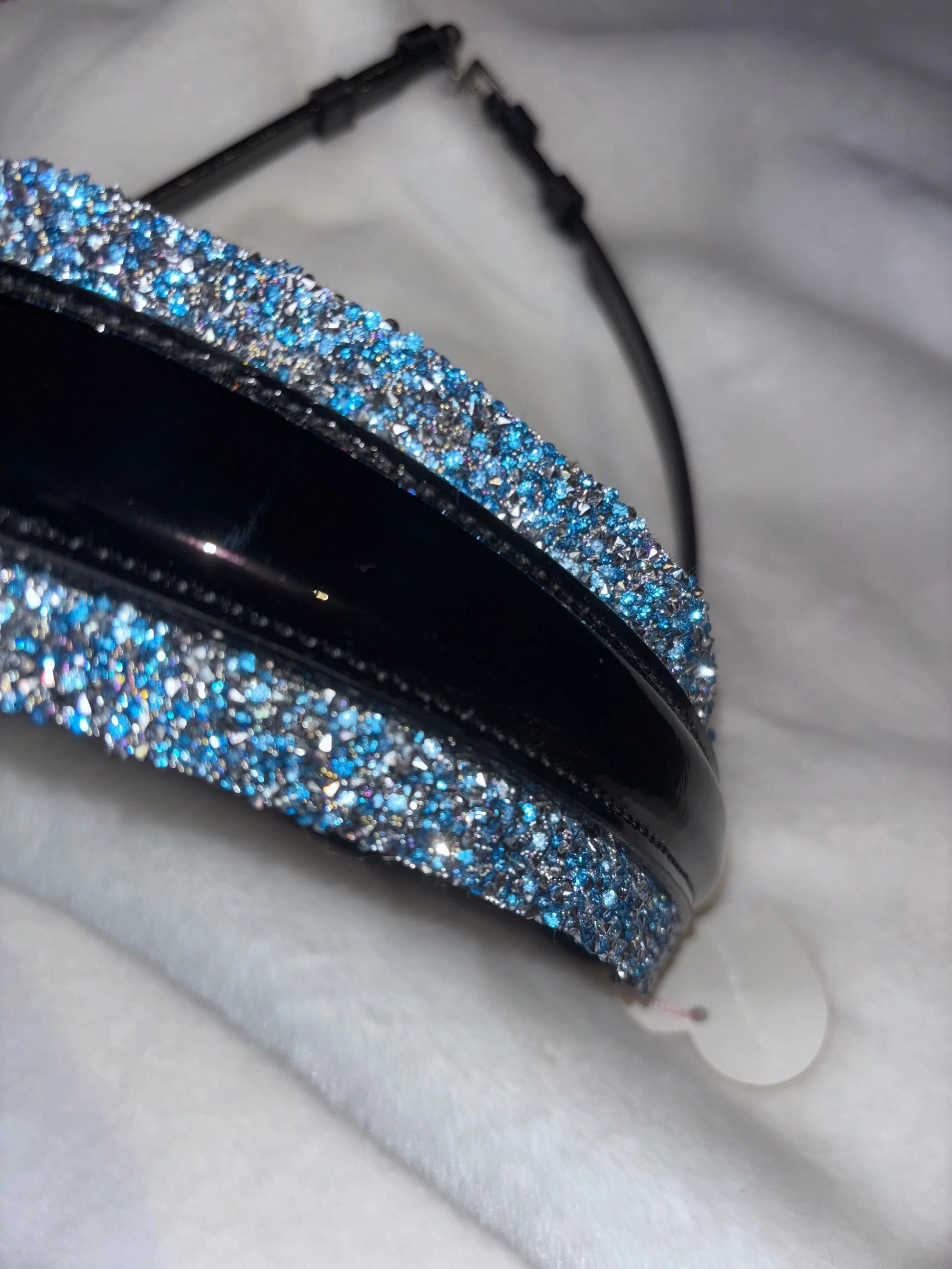 Nasenriemen Lackleder mit Crystal Rocks Ice Blue und Silver Dust – Luxus für dein Pferd - CR-Harmonyequestrian