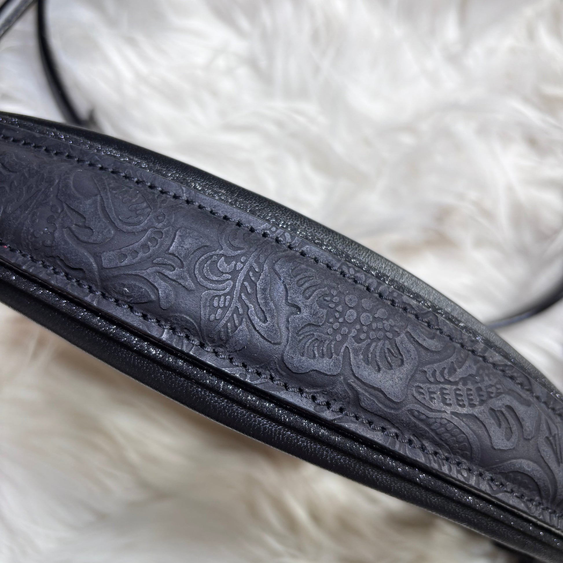 Kandare „Black Bloom“ – rundgenäht & elegant mit Blumenmuster CR-Harmonyequestrian