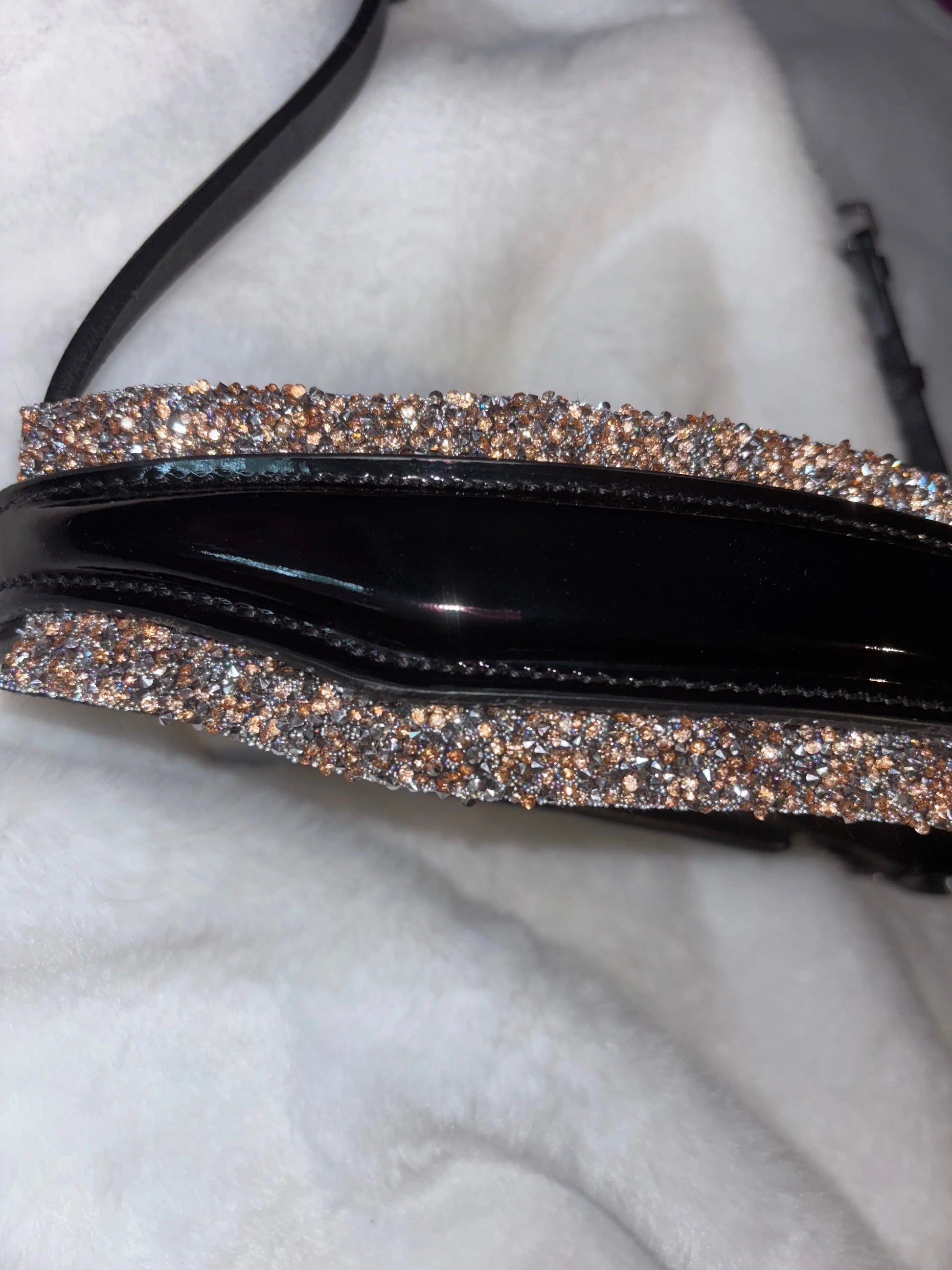 Nasenriemen Lackleder mit Crystal Rocks in Bronze-Silver – edler Glanz für höchste Ansprüche CR-Harmonyequestrian