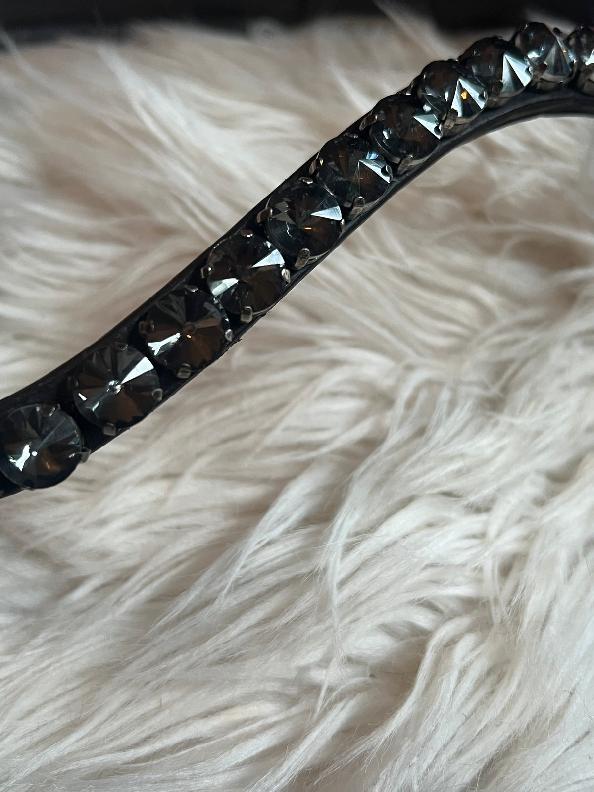 Midnight Supreme braun mit Crystal Rocks schwarz mit goldenen Beschlägen