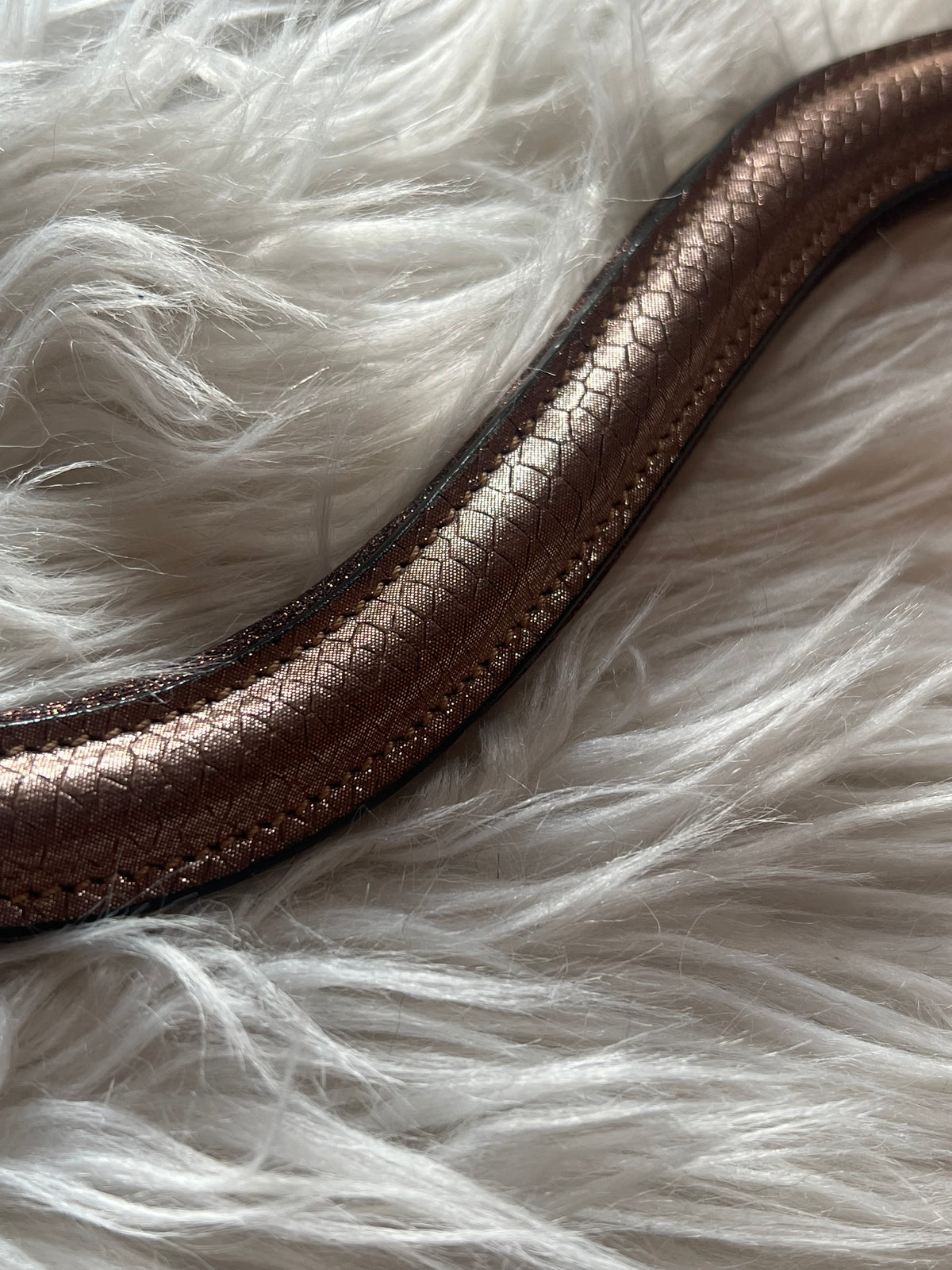 Stirnriemen Copper Rosé Lizard - Metallic-Leder in gedecktem Kupfer-Rosé mit Glitzerkante