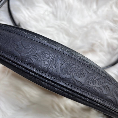 Kandare „Black Bloom“ – rundgenäht & elegant mit Blumenmuster CR-Harmonyequestrian