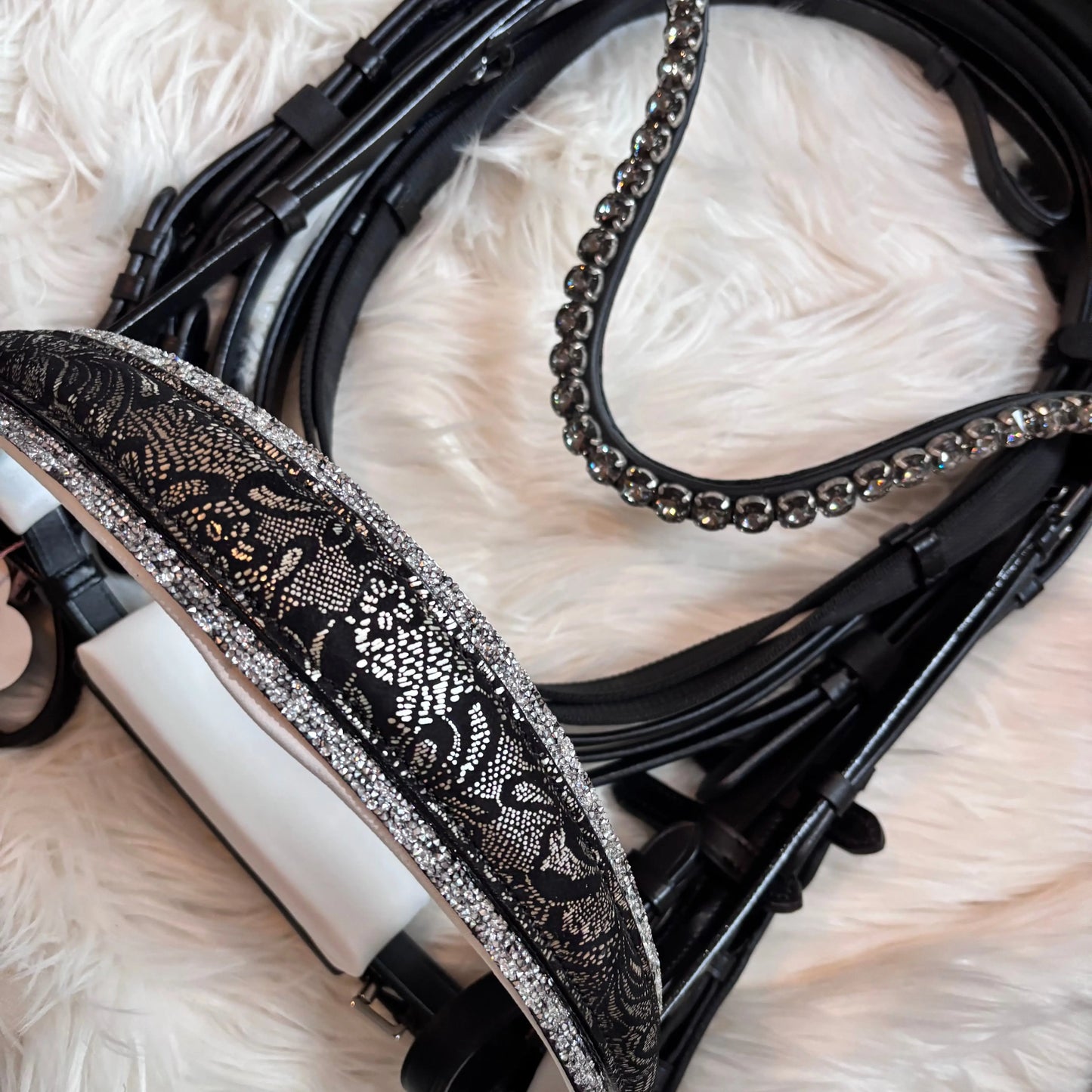 Kandarenzaum „Silver Lace“ – 4 Reihen Crystal Rocks CR-Harmonyequestrian