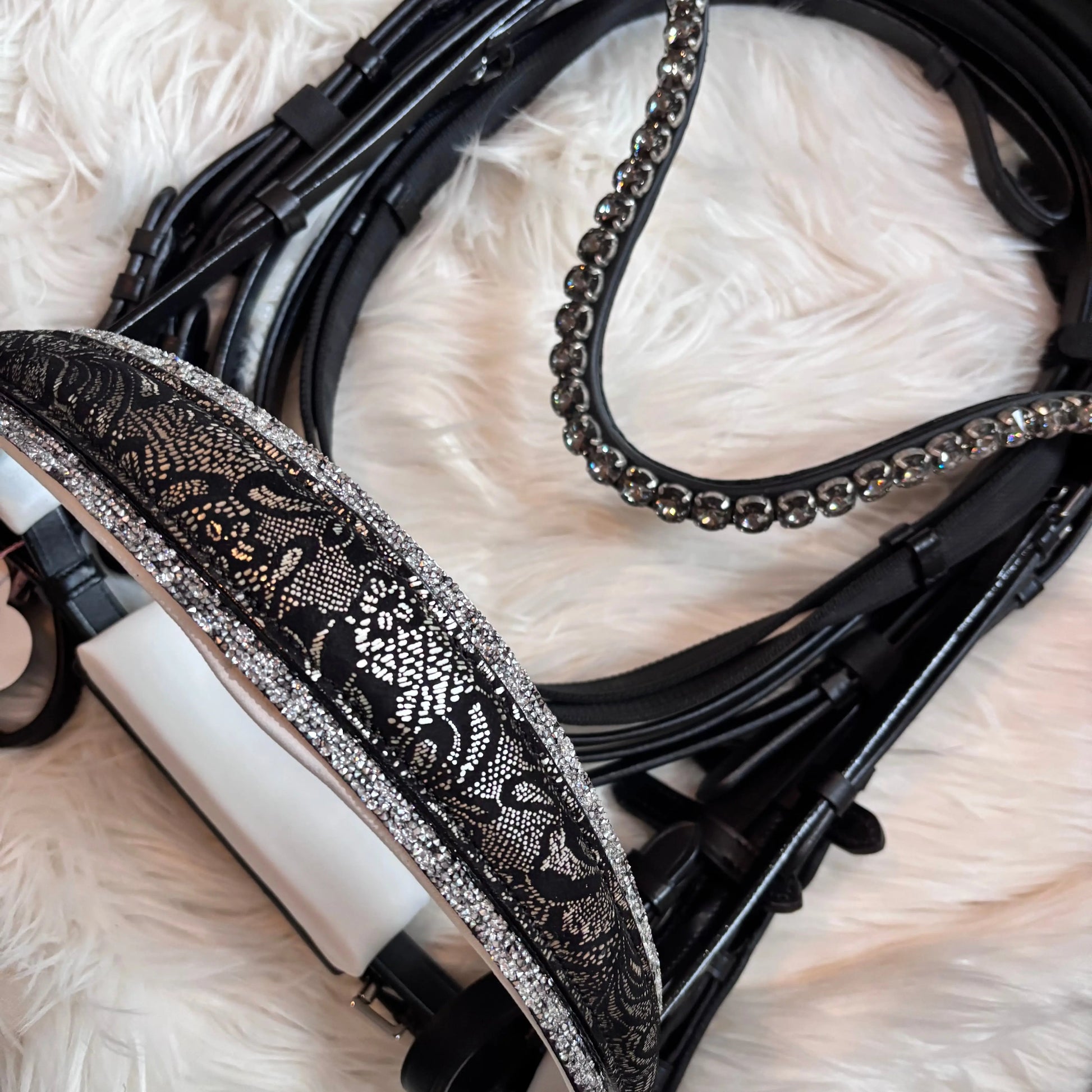 Kandarenzaum „Silver Lace“ – 4 Reihen Crystal Rocks CR-Harmonyequestrian